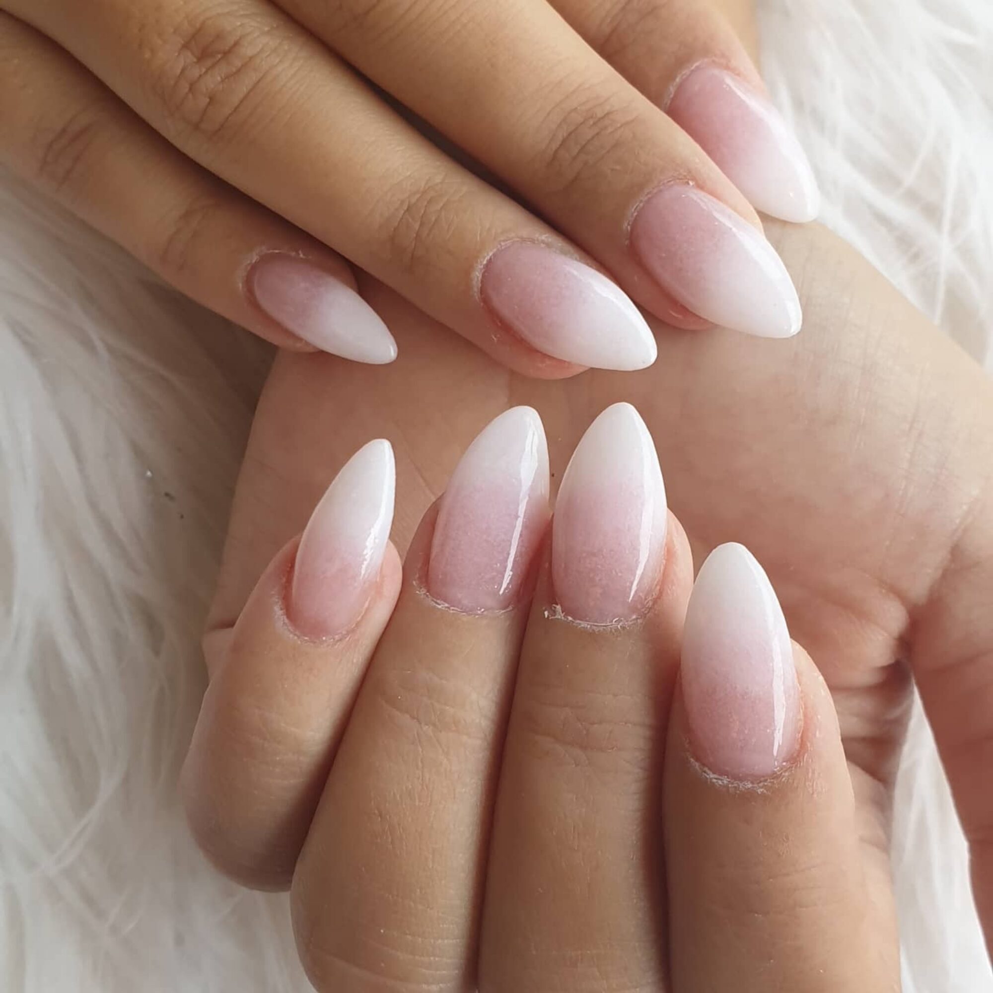 Rita Nails Nails & Eyelash Extensions i Odense